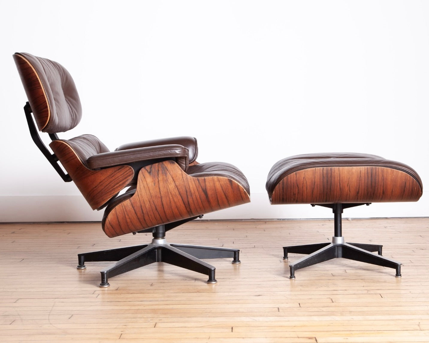 Herman Miller Eames Lounge Chair & Ottoman (3rd Gen) Chocolate/Rosewood